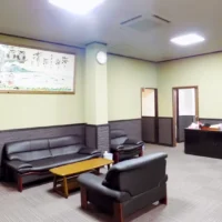 来迎舎口加斎場 本館ロビー