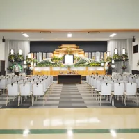来迎舎吾妻斎場　本館式場